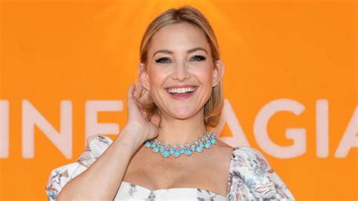 Kate Hudson in Bikini Has a Good Laugh on Instagram — Celebwell