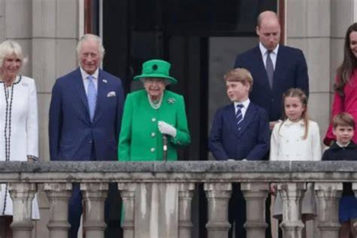 Kate Middleton, in a raspberry Stella McCartney dress, charmed the guests of the Platinum Jubilee