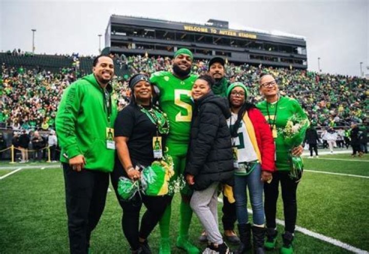 Kayvon Thibodeaux family, wife, children, parents, siblings