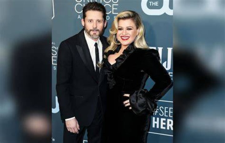 Kelly Clarkson Ordered To Pay Brandon Blackstock Almost $200k A Month