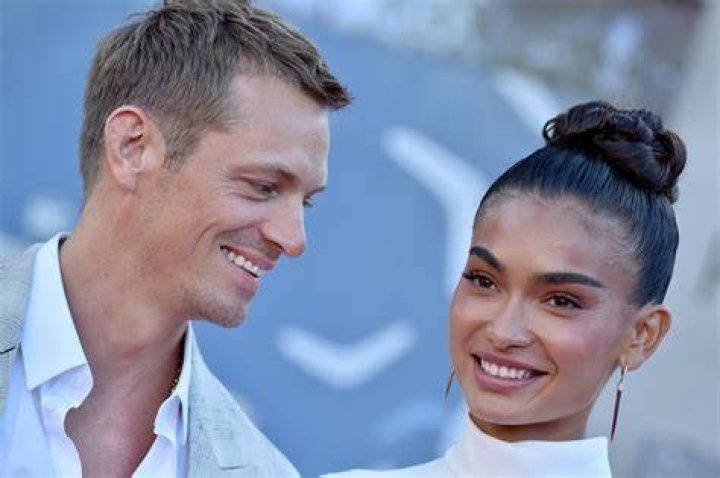 Kelly Gale in Bathing Suit Has "Lil Workout Sesh" — Celebwell