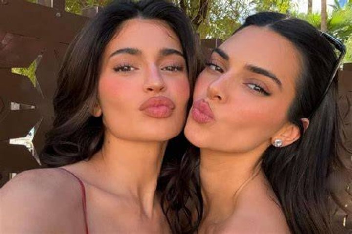Kendall Jenner Says Her Sister Kourtney Kardashian Has Lived With Her For Too Long
