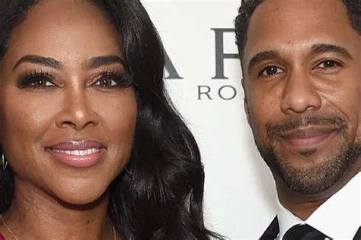 Kenya Moore And Marc Daly Reunite At Daughter Brooklyn’s First Birthday Party – Check Out The Sweet Family Pic!