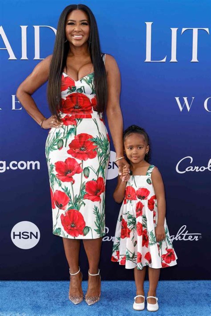 Kenya Moore Shares A Photo With Baby Brooklyn Right After Her Birth – Witness The First Time Kenya Held Her Baby