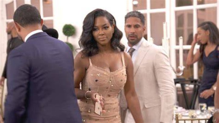 Kenya Moore Shares A Throwback Photo From A Photoshoot She Did With Cynthia Bailey – Check Out Kenya Showing Off Her Beach Body