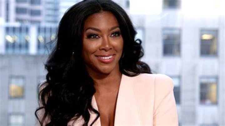 Kenya Moore Shares Pics Of Her Jaw-Dropping 24” Of Waist Length Healthy Thick Hair