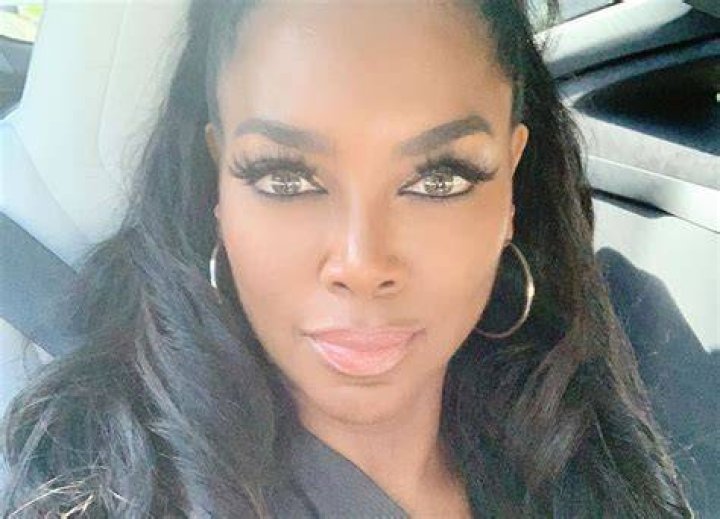Kenya Moore Shocks Fans With A Footage Featuring An Accident Near Her Home – She And Brooklyn Daly Could Have Been Hit By Tragedy!