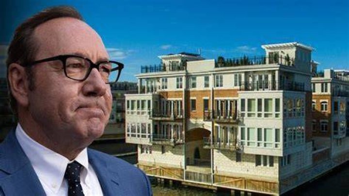 Kevin Spacey Biography - Facts, Childhood, Family Life & Achievements
