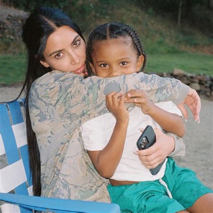 Kim Kardashian Biography - Facts, Childhood, Family Life & Achievements