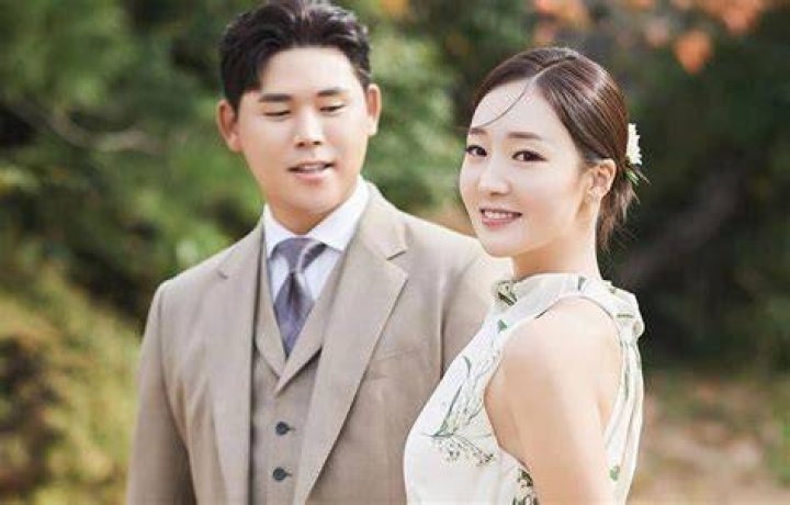 Kim Si-woo wife: Is Kim Si-woo married?