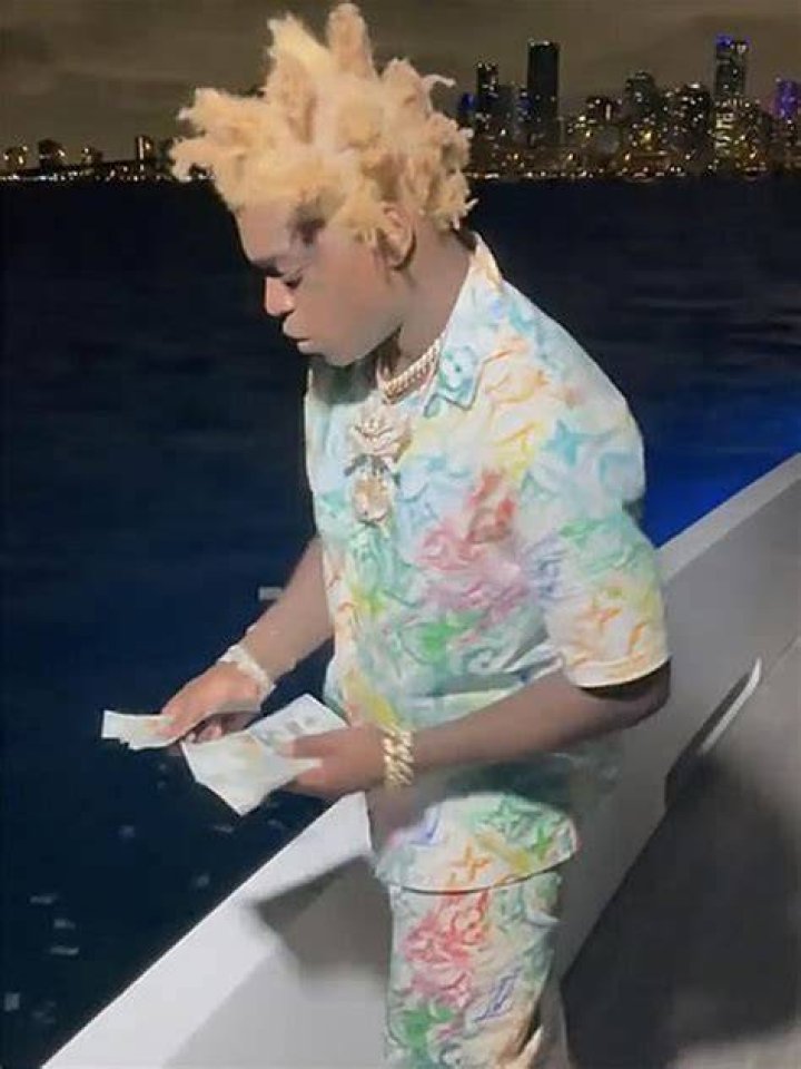 Kodak Black Flushes $100,000 Down The Toilet And Fans Have Some Hilarious Reactions!