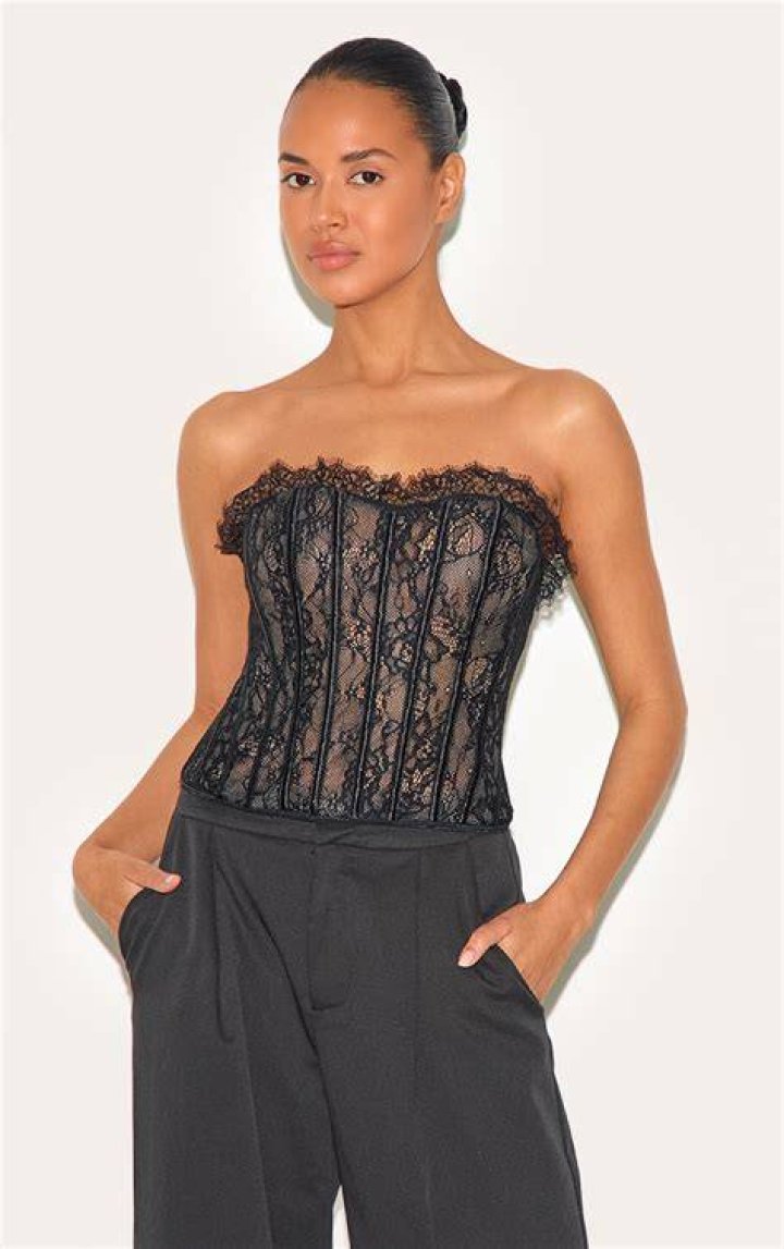 Kourtney Kardashian Flaunts Her Fabulous Figure In Black, Lace Corset Top