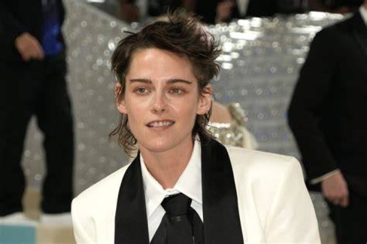Kristen Stewart, in a spectacular image from Chanel, presented a horror film at Cannes