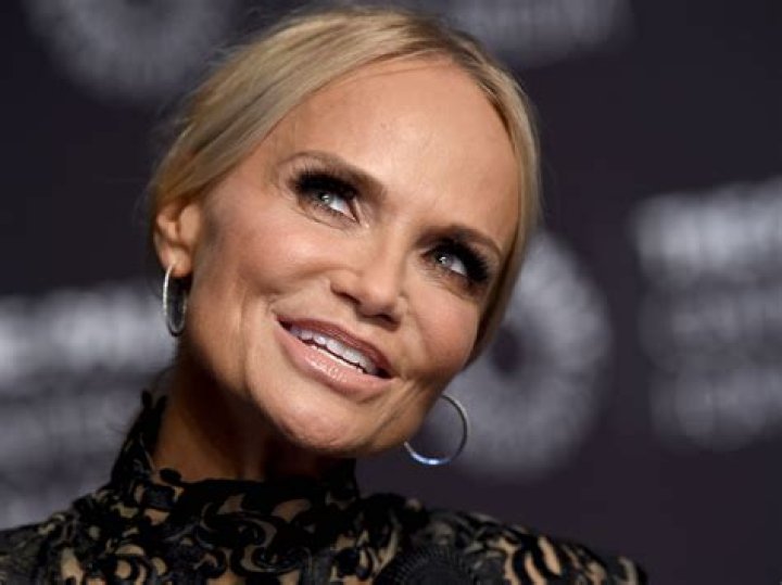 Kristin Chenoweth Biography - Childhood, Life Achievements & Timeline