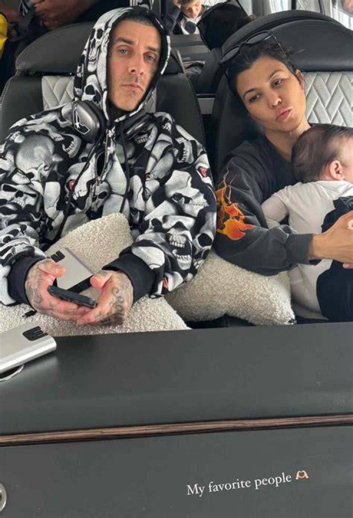 KUWK: Kourtney Kardashian Fires Back At Haters Suggesting She’s ‘Never Read a Book!’ 