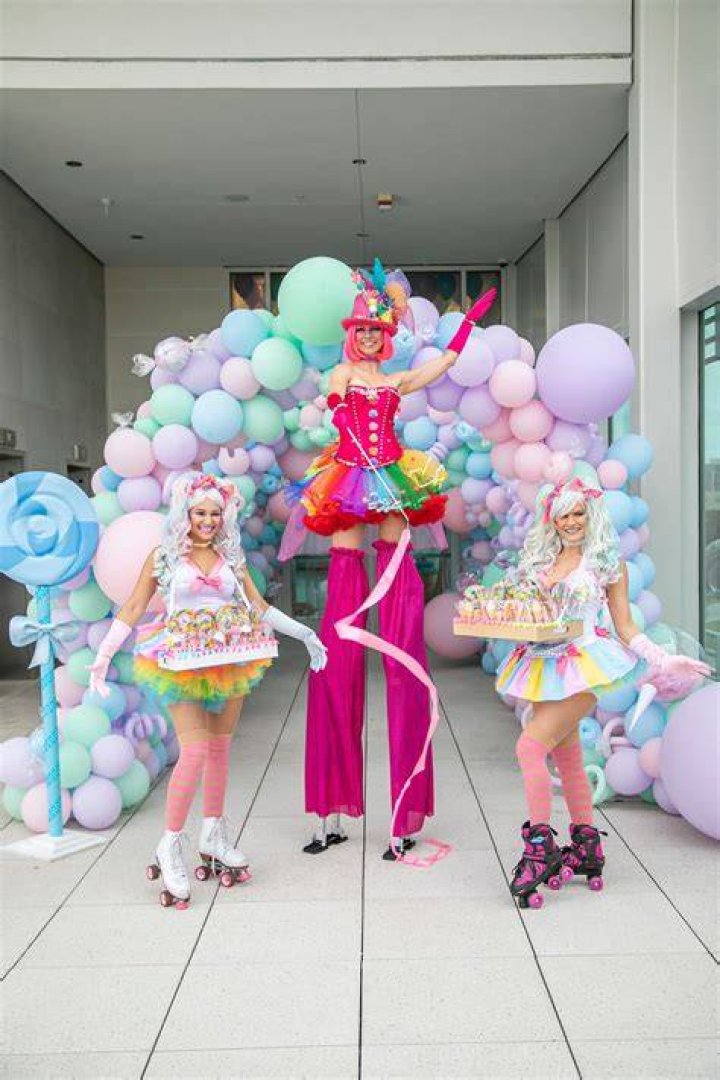 KUWK: Kourtney Kardashian Responds To People Outraged She Supposedly Banned Candy At Her Kids’ Candy-Land Themed Party!
