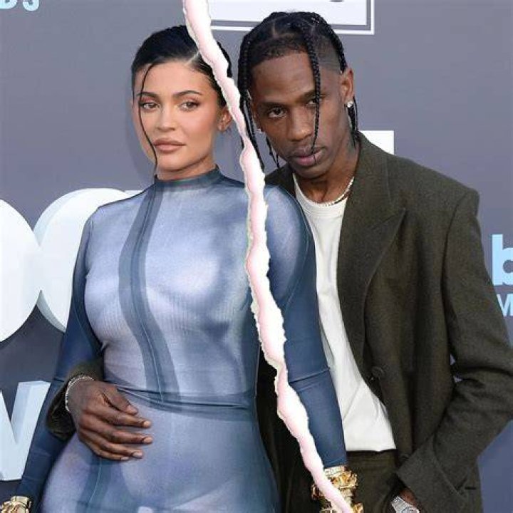 KUWTK: Kylie Jenner And Travis Scott Still ‘Hooking Up’ But Not Back Together – Here’s Why They’re Not Labeling What They Share!