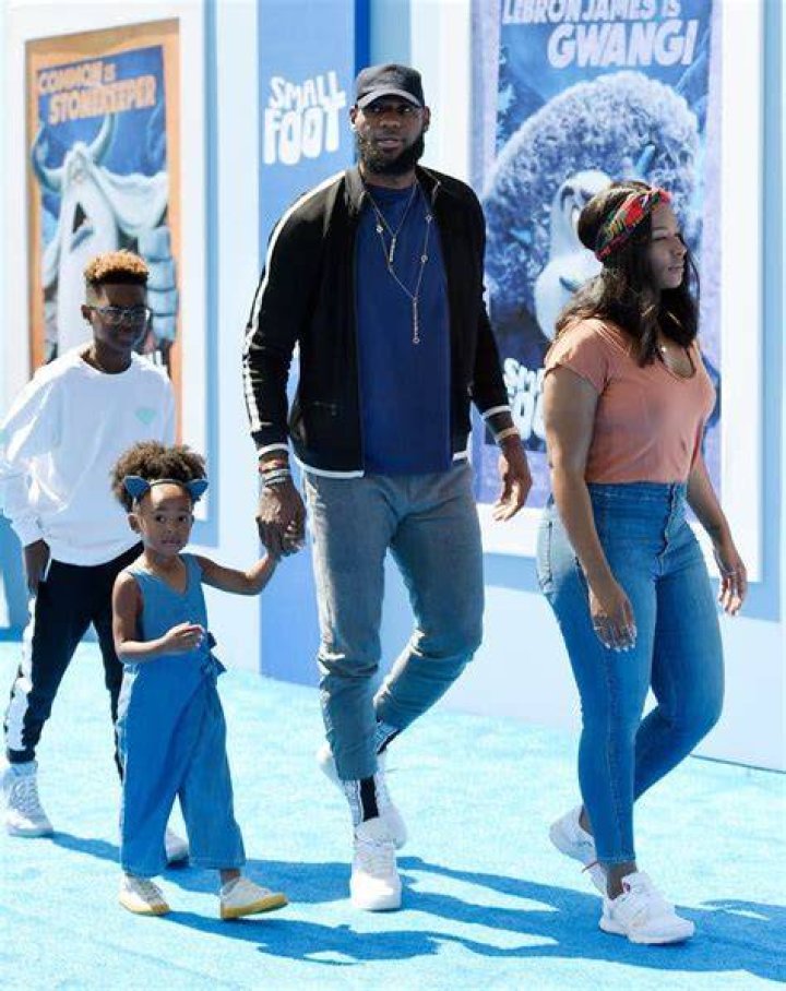 LeBron James And His Family Were Forced To Evacuate Their Home Amid California Wildfires