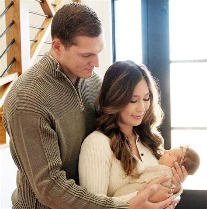 Leighton Vander Esch family, wife, children, parents, siblings