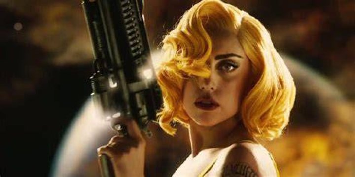 Like Half-Naked Women With Guns? Watch First Trailer For Machete Kills