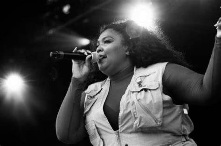 Lizzo Makes Her Thighs Slow Dance To Classical Music And Fans Are Here For It