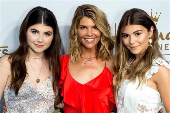 Lori Loughlin & Mossimo Giannulli Reportedly Sell Their Bel-Air Mansion Ahead Of Their Sentencing In The Varsity Blues College Admissions Scandal