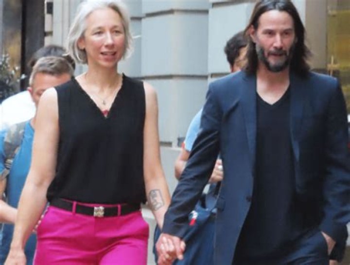 Lovers Keanu Reeves and Alexandra Grant, in the most fashionable color trousers, walk around New York
