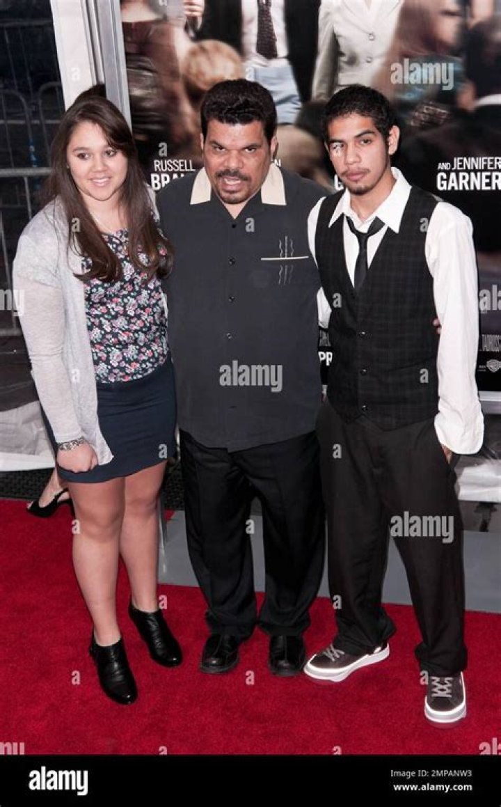 Luis Guzmán family, wife, children, parents, siblings