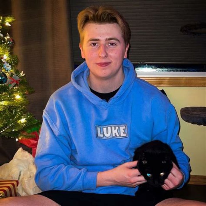 Luke Davidson Facts Net Worth & Earnings (2024)