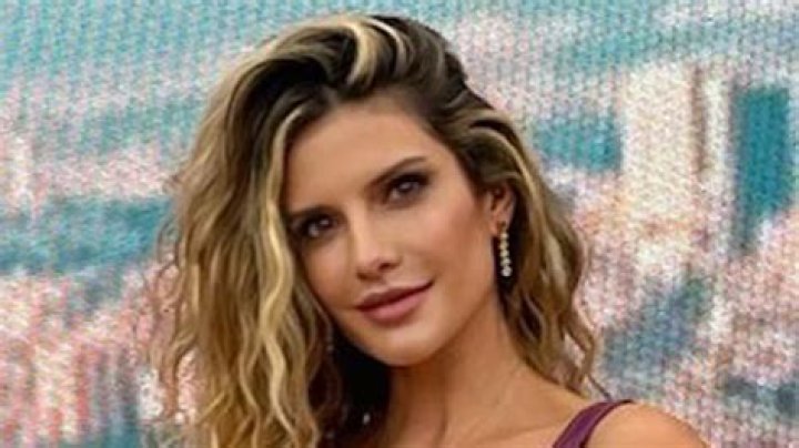 Mabel Moreno in Bathing Suit Says "Buenos Dias" — Celebwell