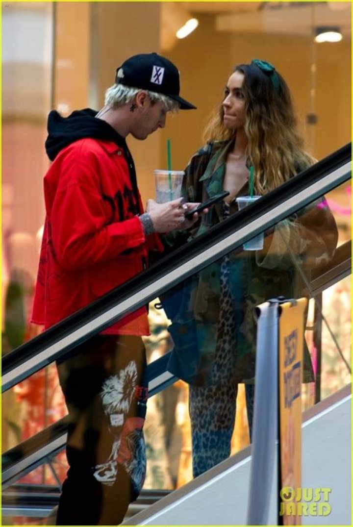 Machine Gun Kelly Spotted Kissing YouTuber Girlfriend Sommer Ray Amid Coronavirus Scare