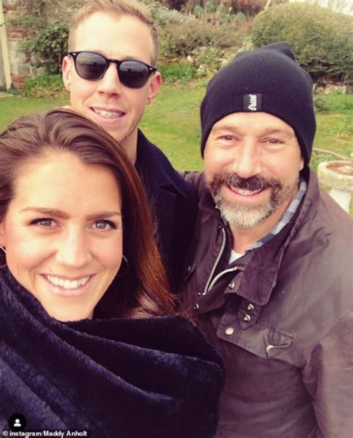 Maddy Anholt family, husband, children, parents, siblings