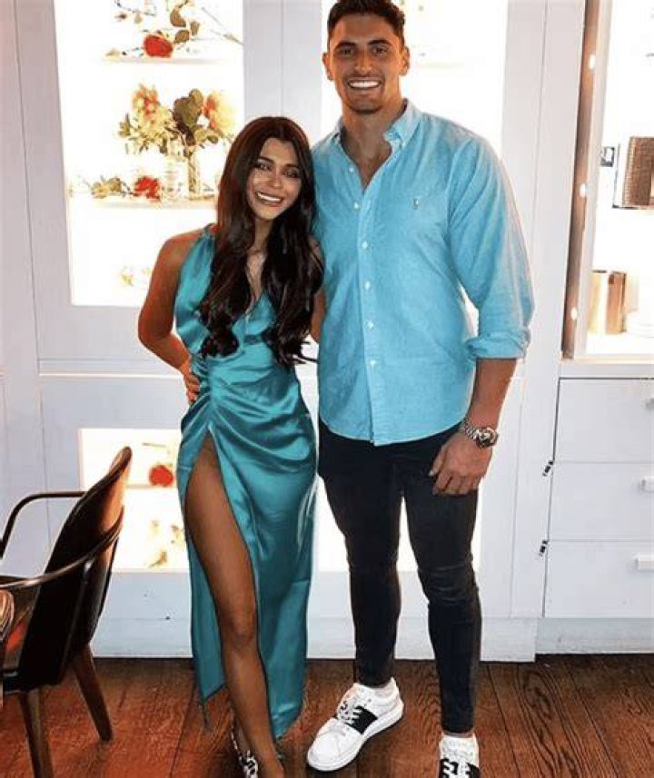 Mal Nicol Wiki, Bio, height, boyfriend, parents, siblings, Love Island 2023, occupation, IG, net worth