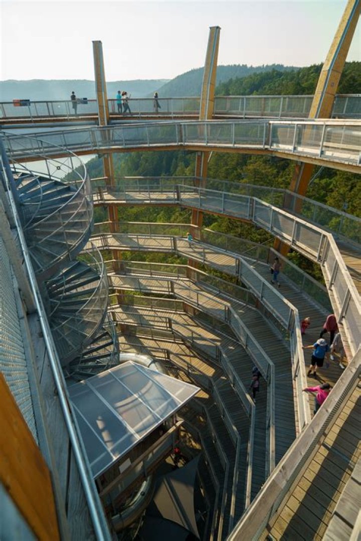 Malahat Skywalk death; Emergency Crews Respond