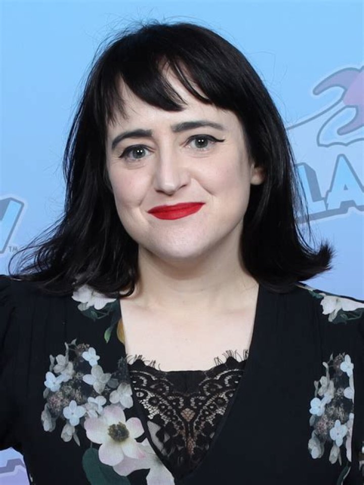 Mara Wilson Biography - Facts, Childhood, Family Life & Achievements