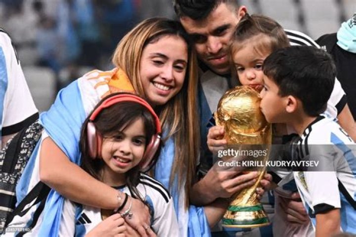 Marcos Acuña family, wife, children, parents, siblings