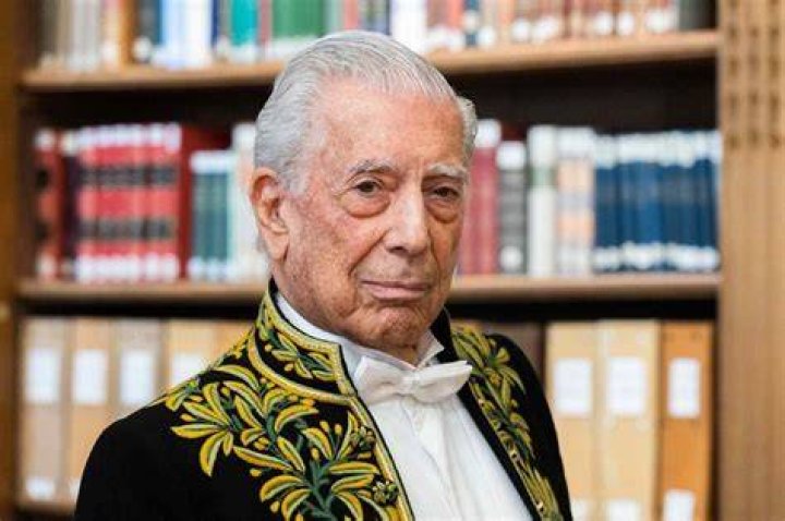 Mario Vargas Llosa Biography - Facts, Childhood, Family Life & Achievements