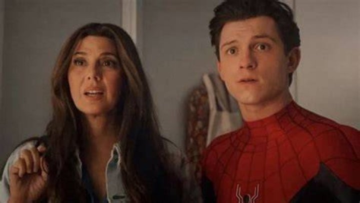Marisa Tomei Weighs In On Playing A Younger Aunt May In Spider-Man: Homecoming