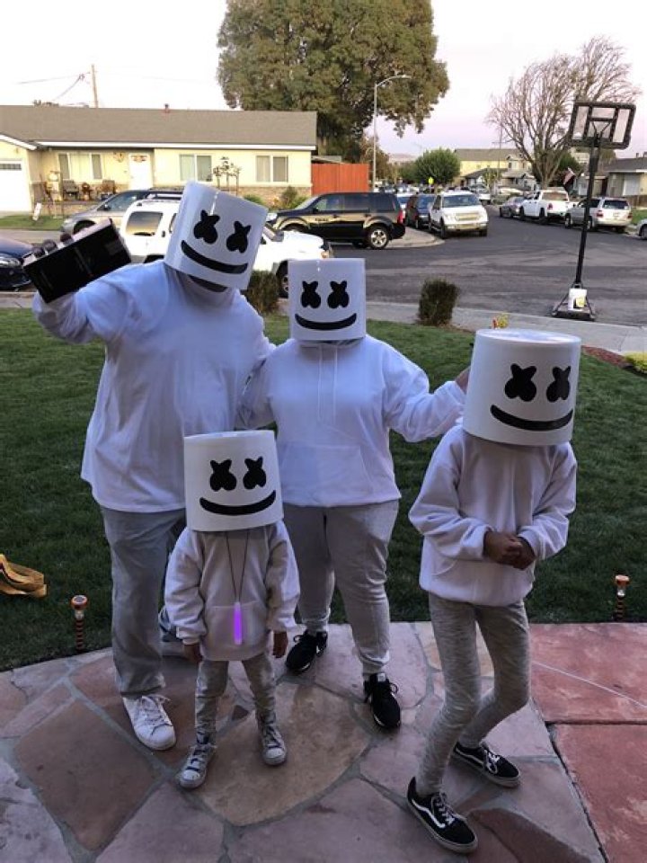 Marshmello (DJ) family, girlfriend, children, parents, siblings