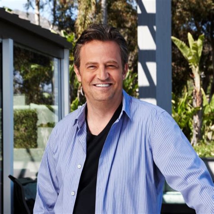 Matthew Perry Biography - Facts, Childhood, Family Life & Achievements