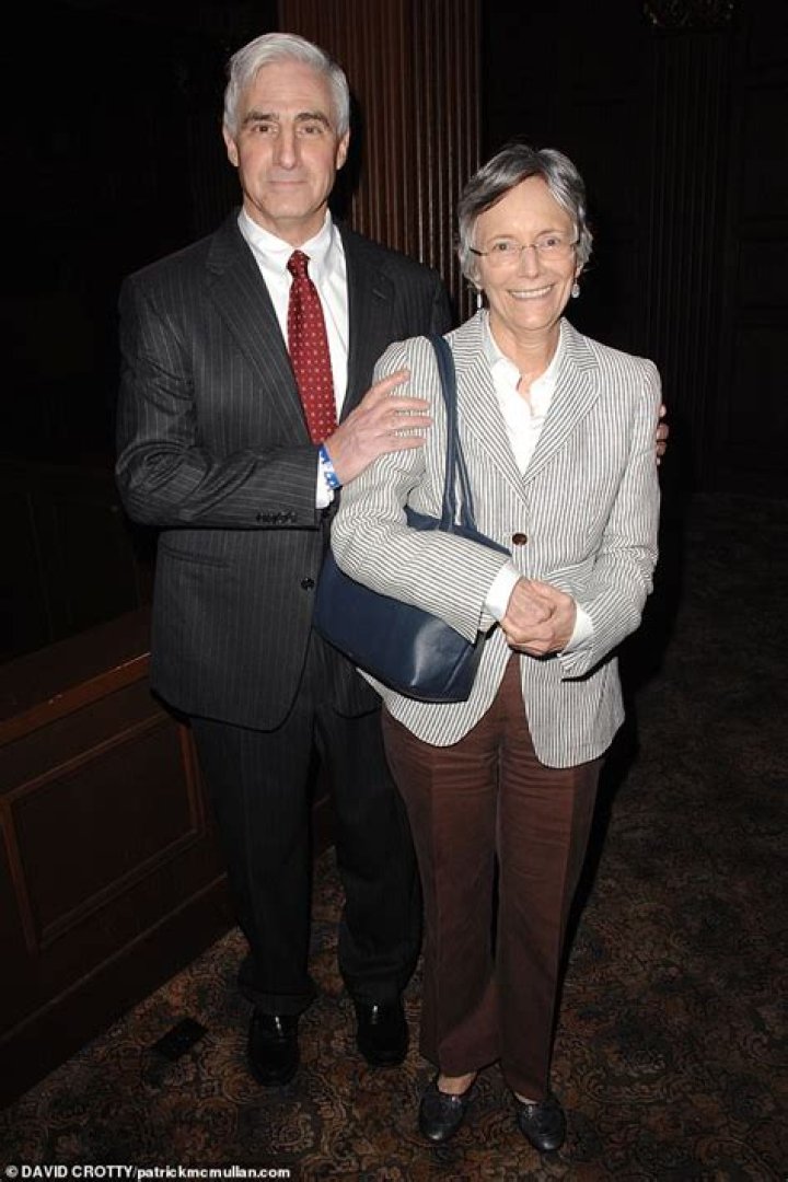 Meet late sisters Carol Munger and Mary Munger