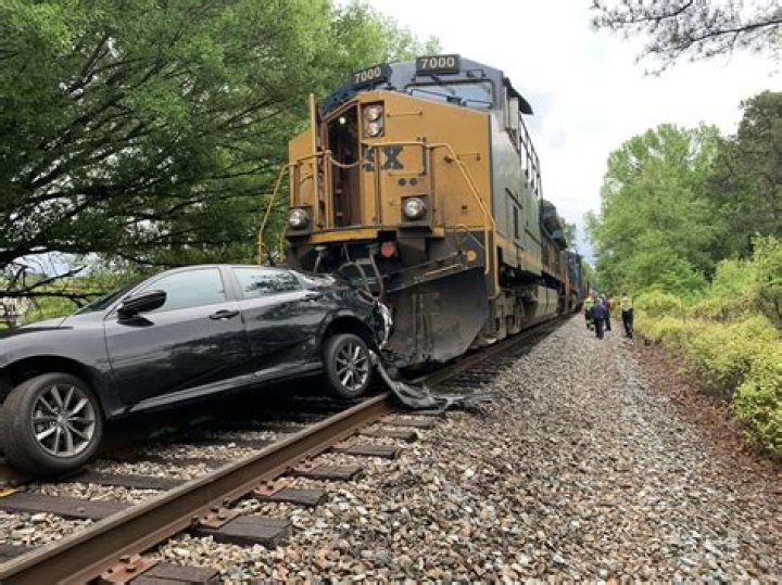 Memorial : Logan Blueher Died in train-Car Collision, Sugar Grove student.