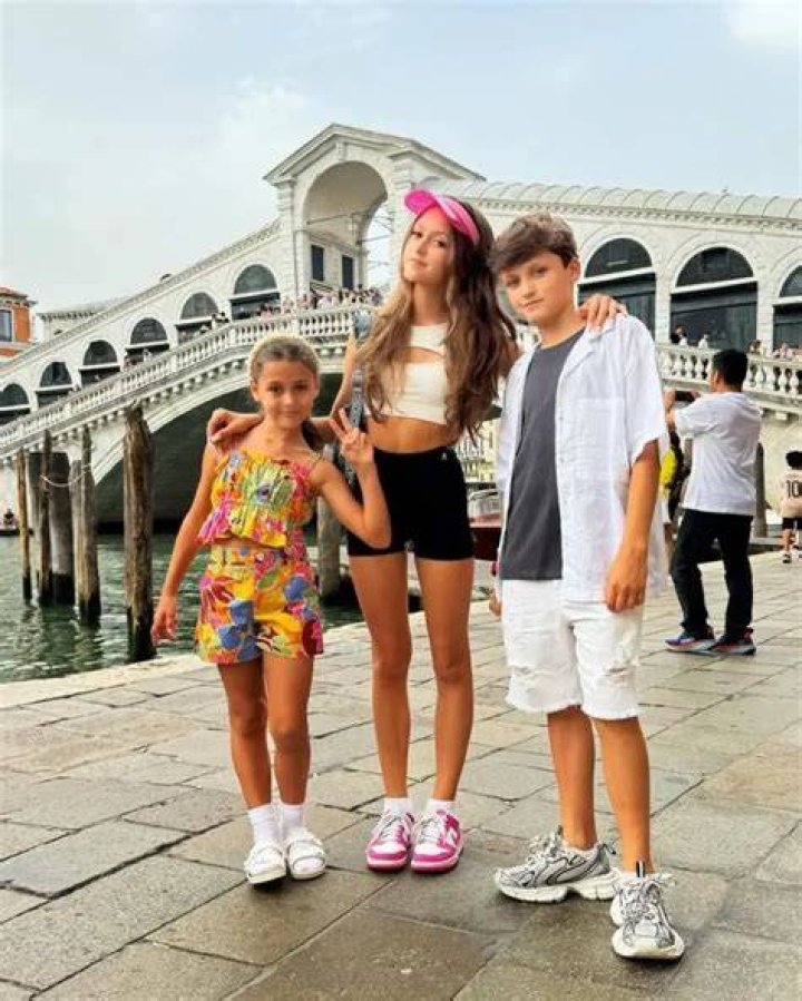 Mia Isaac Age, Height, Birthday, Parents, Boyfriend, Net Worth & More
