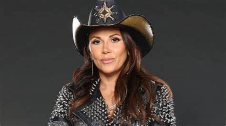 Mickie James Biography - Facts, Childhood, Family Life & Achievements