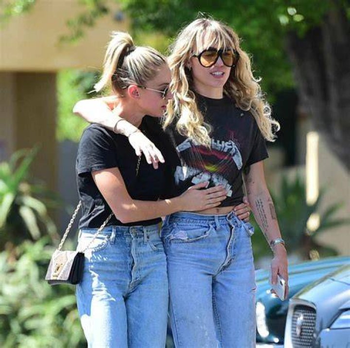Miley Cyrus And Kaitlynn Carter’s Pals Were Surprised By Their Breakup, Source Says – They Looked Serious!