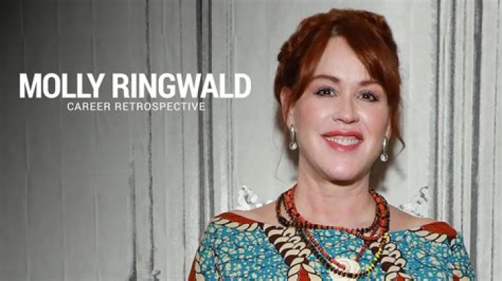 Molly Ringwald Biography - Facts, Childhood, Family Life & Achievements