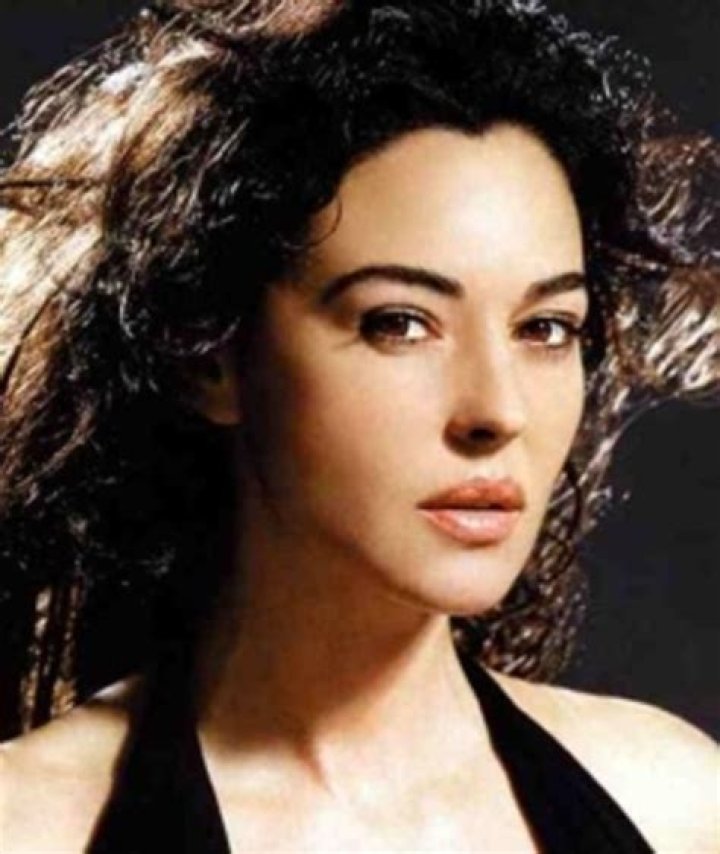 Monica Bellucci Biography - Facts, Childhood, Family Life & Achievements