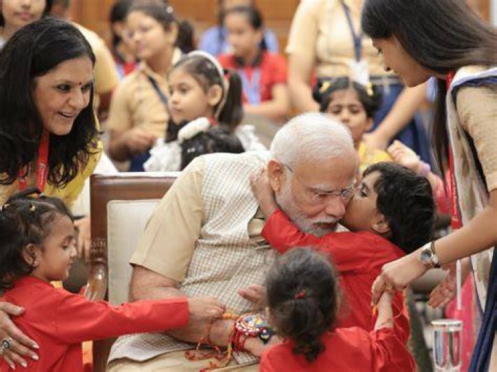 Narendra Modi Biography - Facts, Childhood, Family Life & Achievements