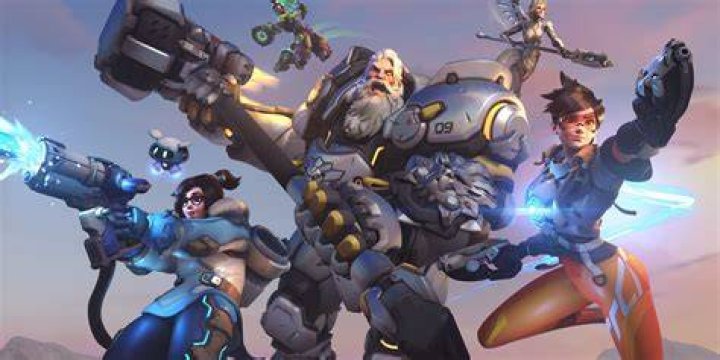 New Overwatch Webcomic Reflections Introduces Tracer’s Girlfriend Emily