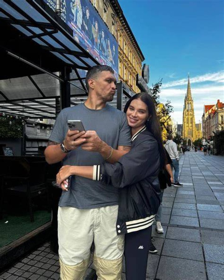 Oleksandr Usyk siblings: Meet his sister Viktoriia Usyk